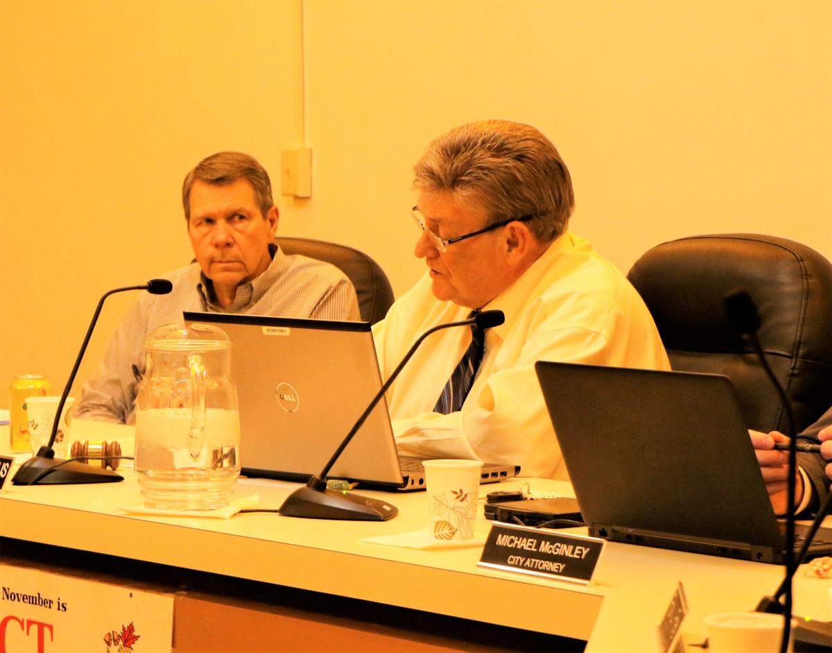 Highland Mayor Joe Michaelis, right, and City Manager Mark Latham at a City Council meeting Monday, Dec. 3.