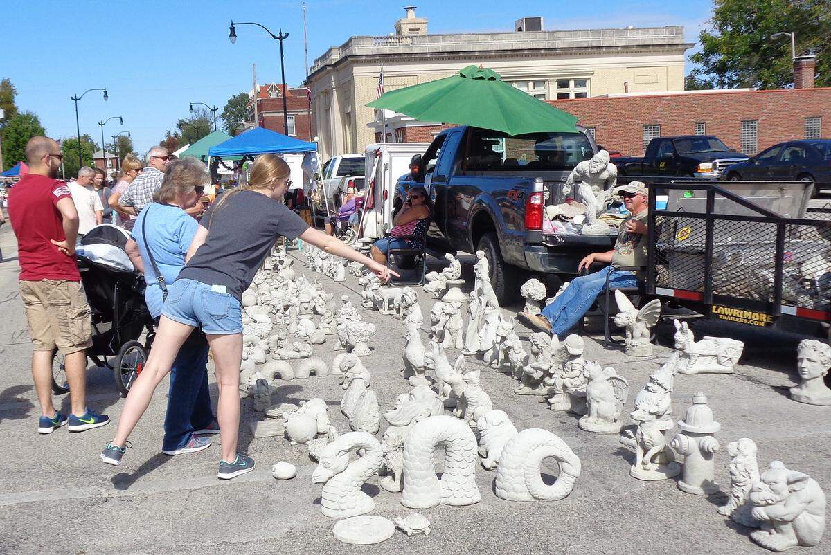 The Litchfield Pickers Market wraps up its 2018 season Sunday in downtown Litchfield. http://visitlitchfield.com/events/litchfieldpickersmarket/