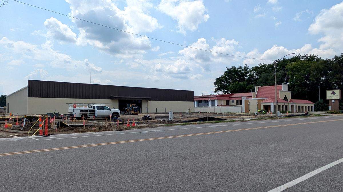 A view of the new DG Market next to the former Lynx Lodge on Belleville’s West Main Street