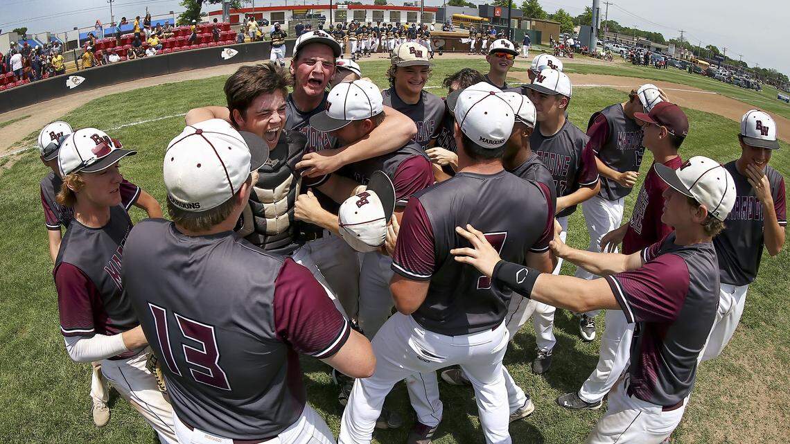 Belleville West’s Lanxon dodges fourth-inning trouble to save Maroons’ regional title