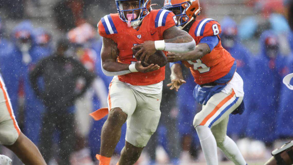 East St. Louis on verge of 5th-straight state title game appearance. Here’s who’s in the way