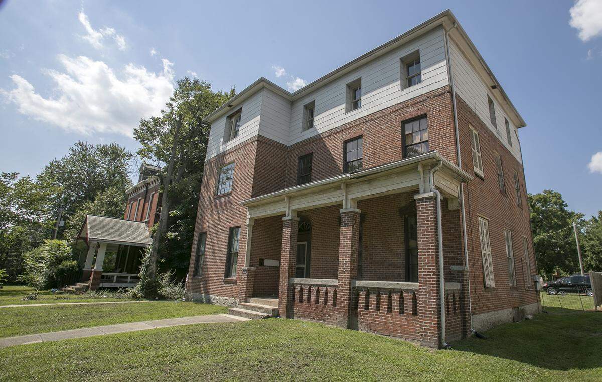 When you drive north on North Jackson Street from downtown Belleville, you can’t help but notice the three-story house located at 109 E. D St., where Jackson runs into East D Street.  The house is in the Hexenbuckel Historic District and the original structure was built in 1854.