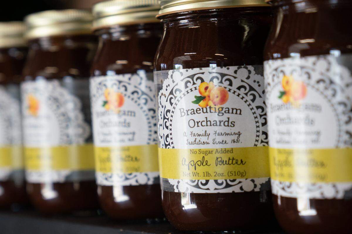 Braeutigam Farms produces its own produce, including high quality apple butter available at their on-site country store.