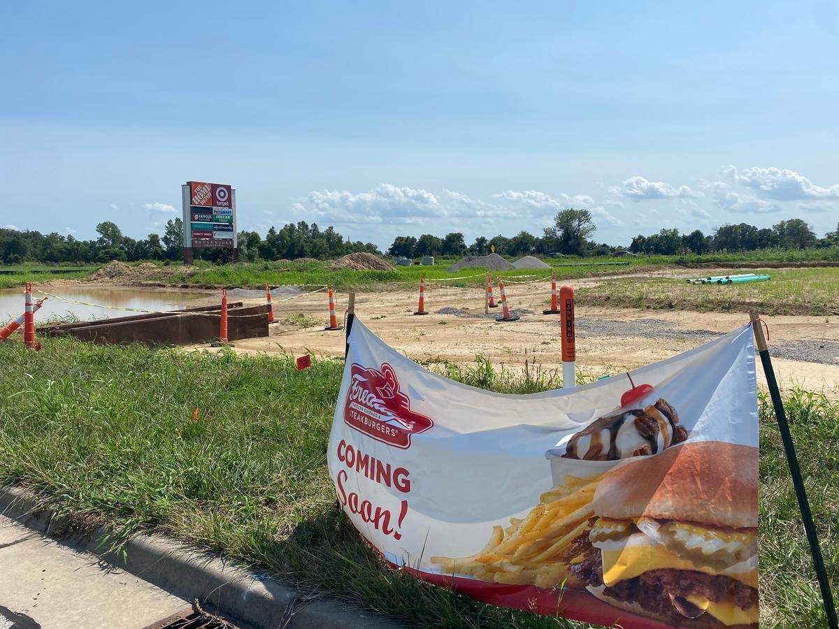 Freddy’s Frozen Custard & Steakburgers plans to open a restaurant in the Belleville Crossing shopping center.