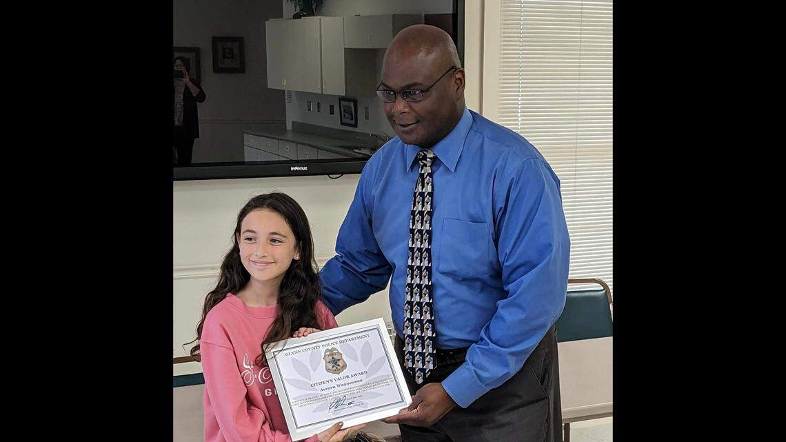 Aurora Waanounou, 10, was awarded for her “acts of bravery,” Illinois police said.