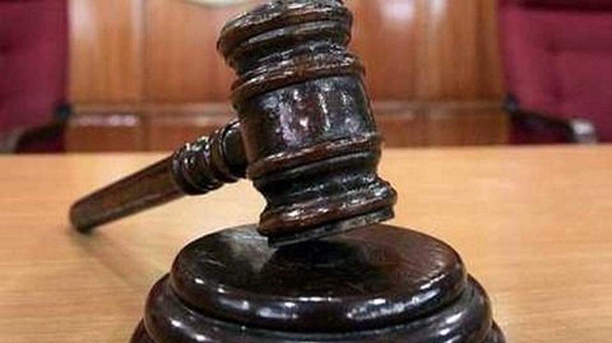 A Glen Carbon man, Jesse W. Chartrand, 43, was sentenced to 40 years in prison for sexually assaulting a child.