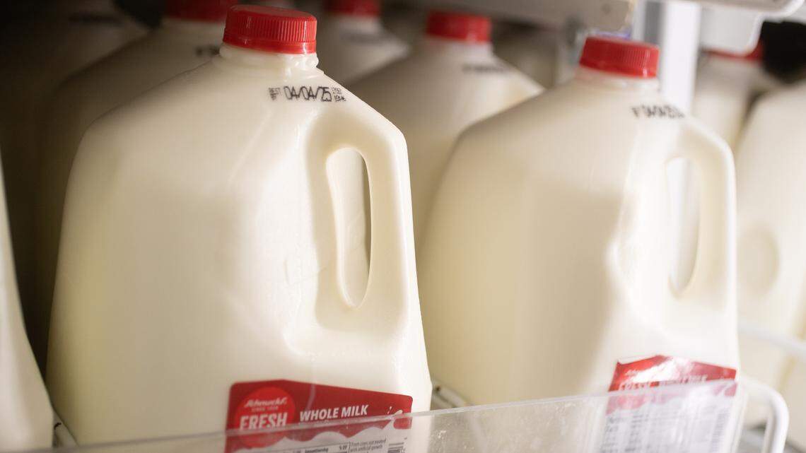 Nearly 2 million in Illinois set to lose SNAP benefits amid congress stalemate