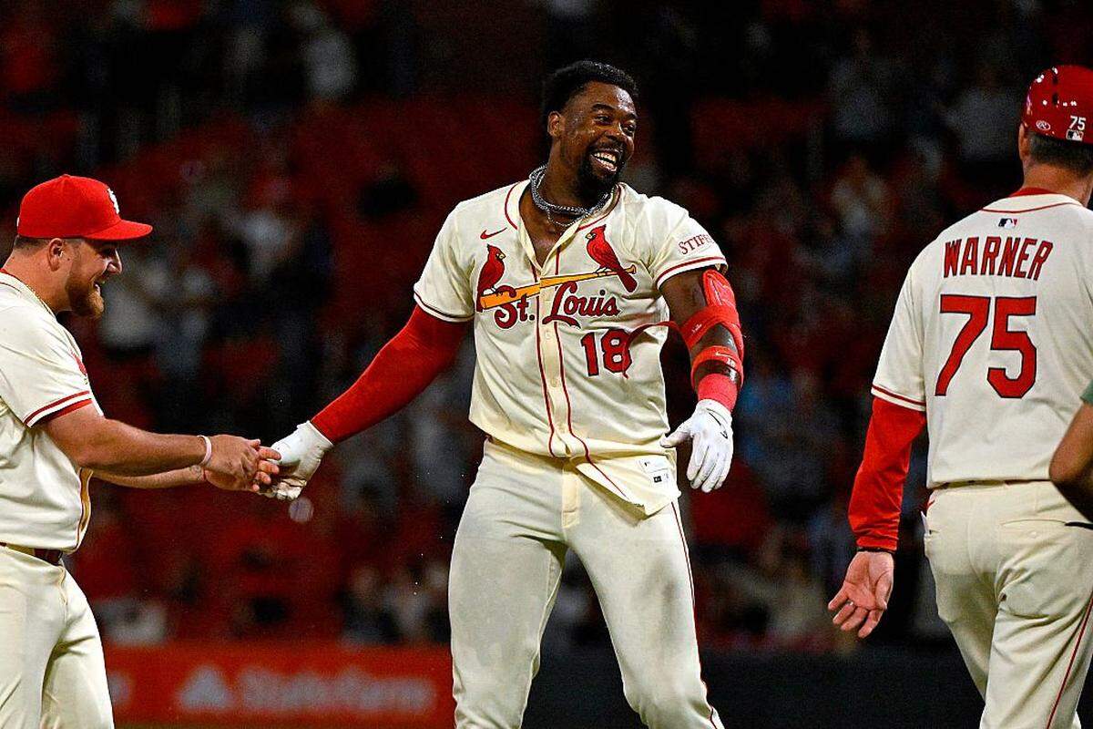ST LOUIS, MISSOURI - SEPTEMBER 06: Jordan Walker #18 of the St. Louis Cardinals celebrates with teammates after hitting a walk off double against the San Francisco Giants during the ninth inning at Busch Stadium on September 6, 2025 in St Louis, Missouri. (Photo by Jeff Le/Getty Images)