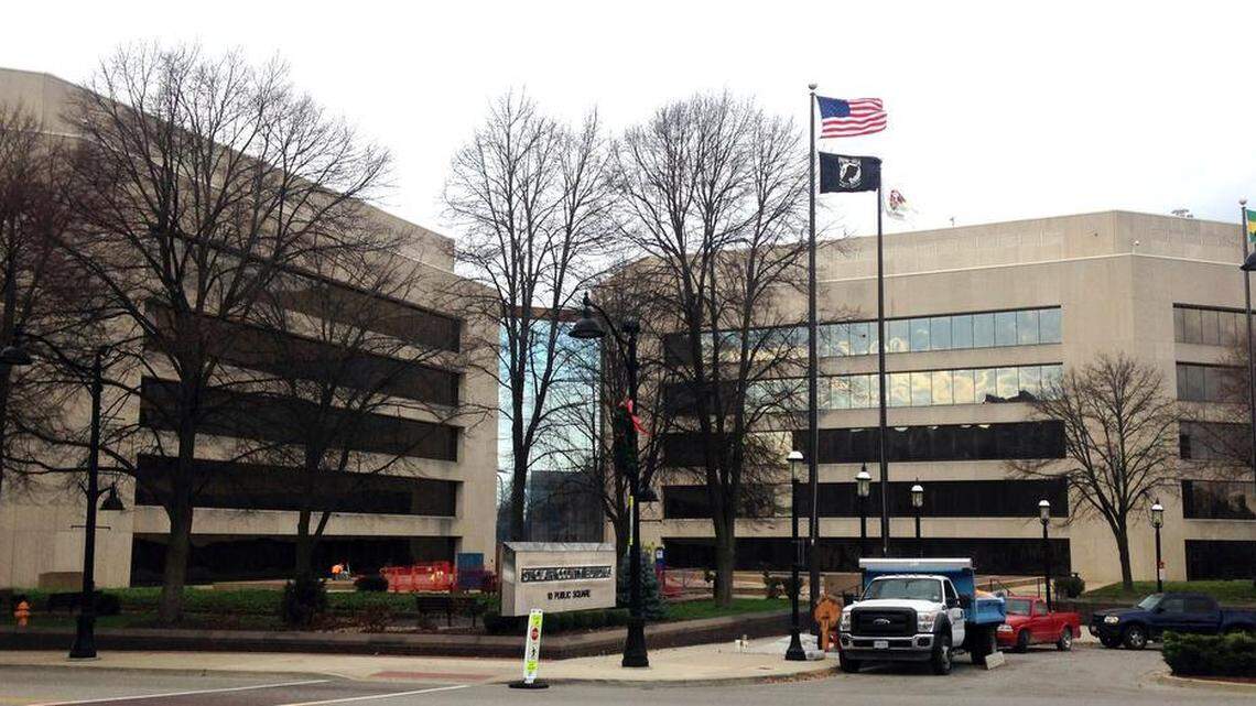 Man told police he fatally shot his wife outside metro-east motel, prosecutor says