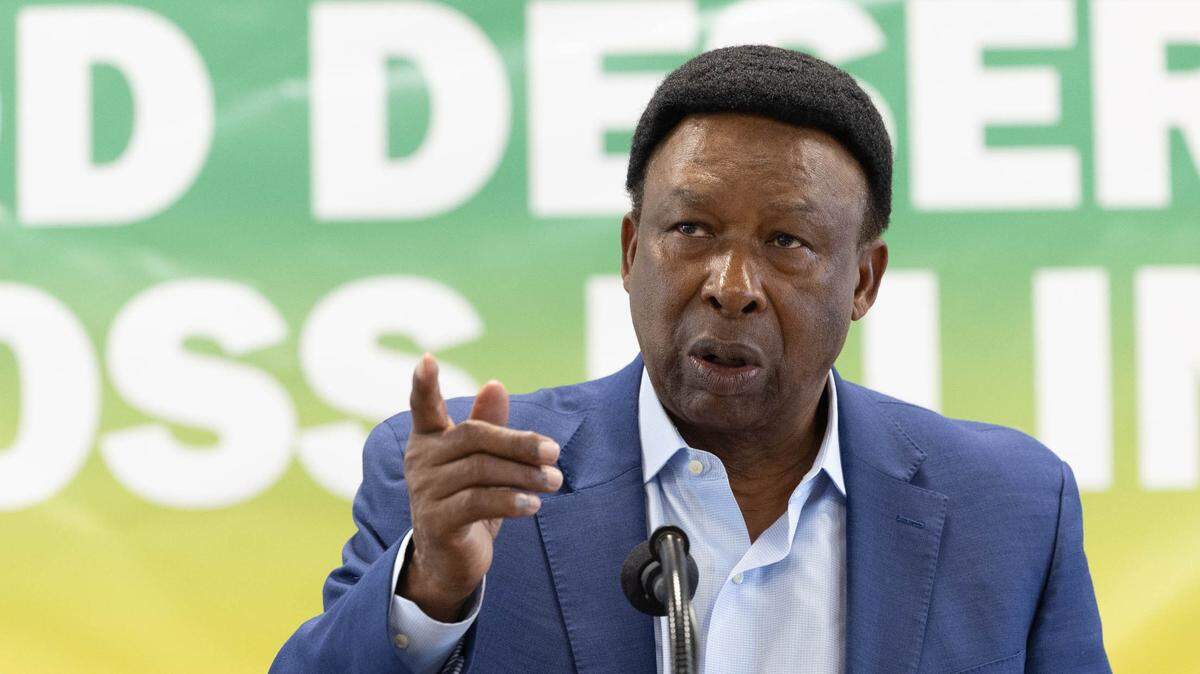 Ed Hightower speaks on the importance of local grocery stores and praises J.B. Pritzker for his efforts to eliminate food deserts in Illinois.