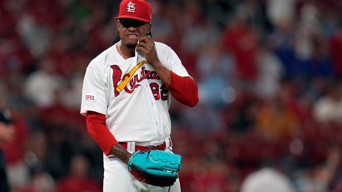 St. Louis Cardinals relief pitcher Genesis Cabrera pauses after giving up a solo home run to San Francisco Giants’ Patrick Bailey during the sixth inning of a baseball game Tuesday, June 13, 2023, in St. Louis. (AP Photo/Jeff Roberson)