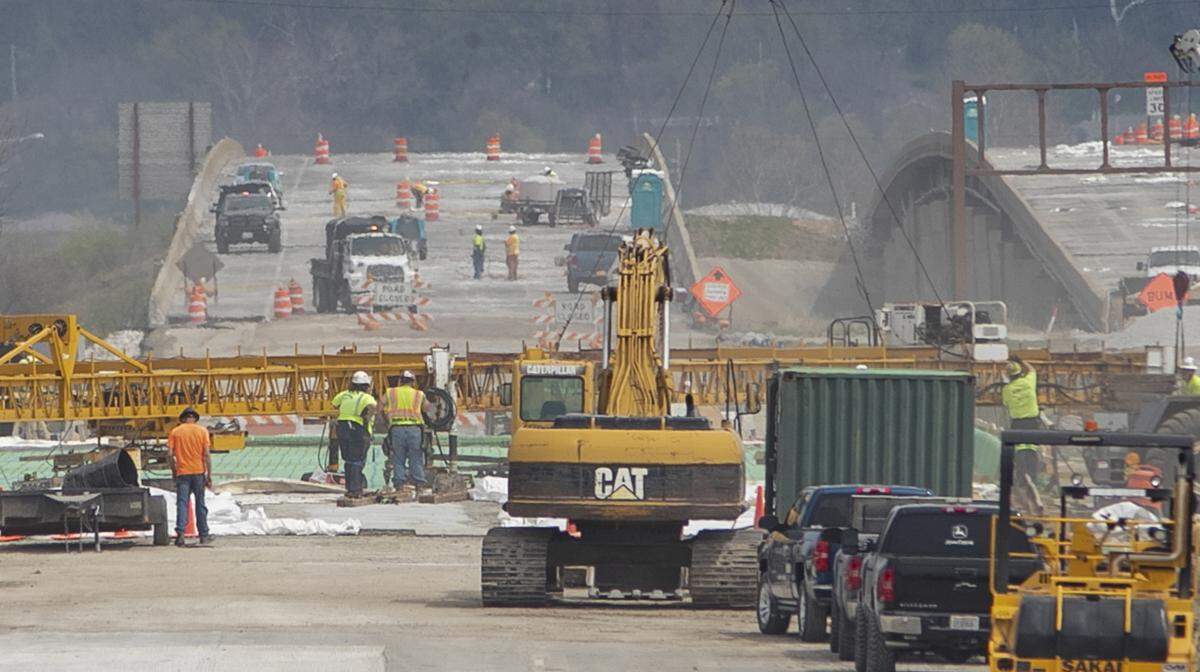 Construction on Interstate 255 between Interstates 55/70 and 64 continues during the coronavirus pandemic The repairs include resurfacing seven miles of I-255 with asphalt from Collinsville Road to Illinois 15 in addition to “significant bridge repairs,” safety improvements and draining upgrades. The I-255 renovation project began Saturday, Feb. 1. The first 5-month phase will cover a 4-mile stretch from I-64 to Collinsville Road. The first phase is planned to wrap up by July. The second phase on the southern portion will stretch from I-64 to Illinois 15. Work on the second phase is planned to begin once the first phase is complete. The entire project is expected to wrap up Nov. 24.