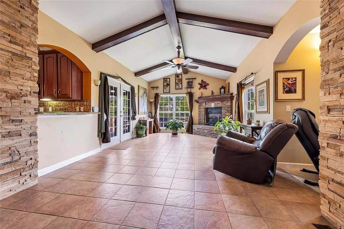 5025 Edinburg Ct.