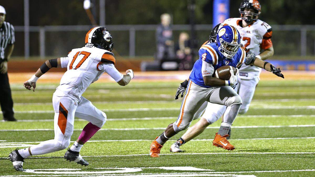East St. Louis running back DaMonta Witherspoon runs the ball against Edwardsville on Friday. Witherspoon finished with four touchdowns, helping lead the Flyers to a 43-21 victory.