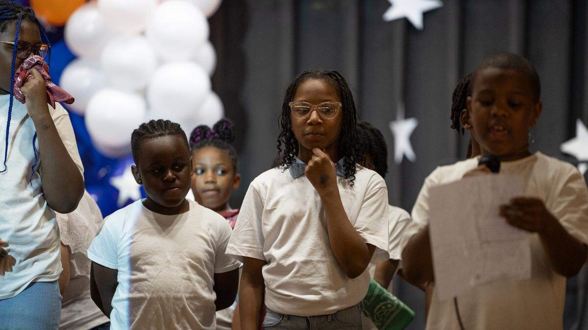 Elementary schoolers sing “Boots on the Ground” in front of a crowd of cheering parents during 2025’s annual “Spring Family Forum,” a showcase for East St. Louis School District 189’s after-school programs. All but two of the schools’ after-school programs closed due to lack of funding. Only Avant and Officer Elementary’s programs are still running, thanks to federal community school grants. But those could soon end, too.