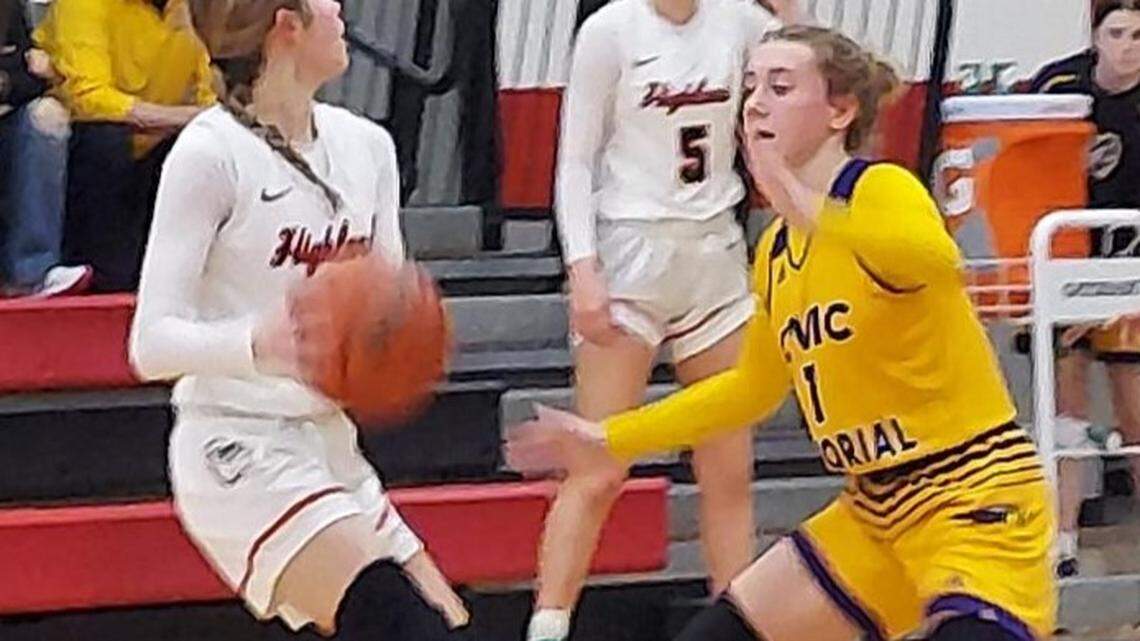 Seniors leaders lift Highland girls to regional basketball championship over Mattoon