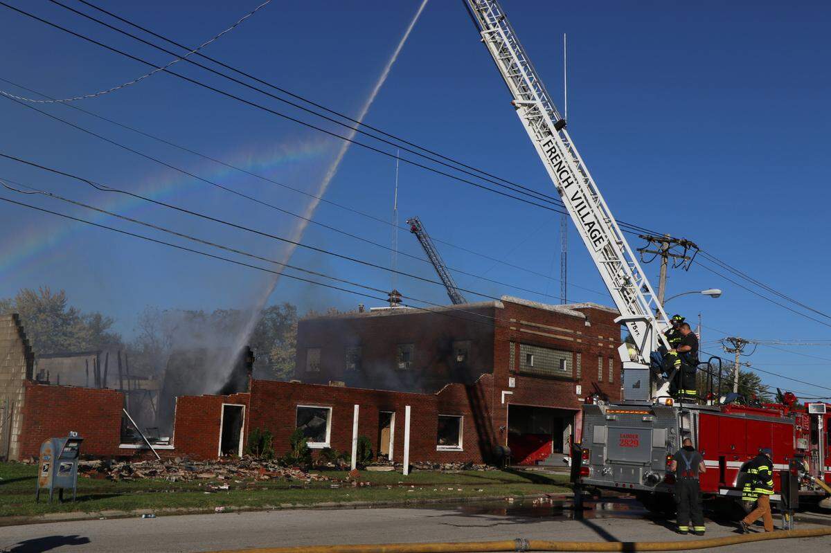 A municipal building in Washington Park that housed the city’s fire, police and many other city departments caught fire Tuesday. Officials say the fire destroyed important records and equipment.