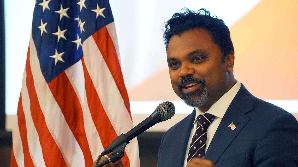 Texas GOP Chair Abraham George addresses Illinois Republicans at a party breakfast Thursday in Springfield ahead of the Illinois State Fair.