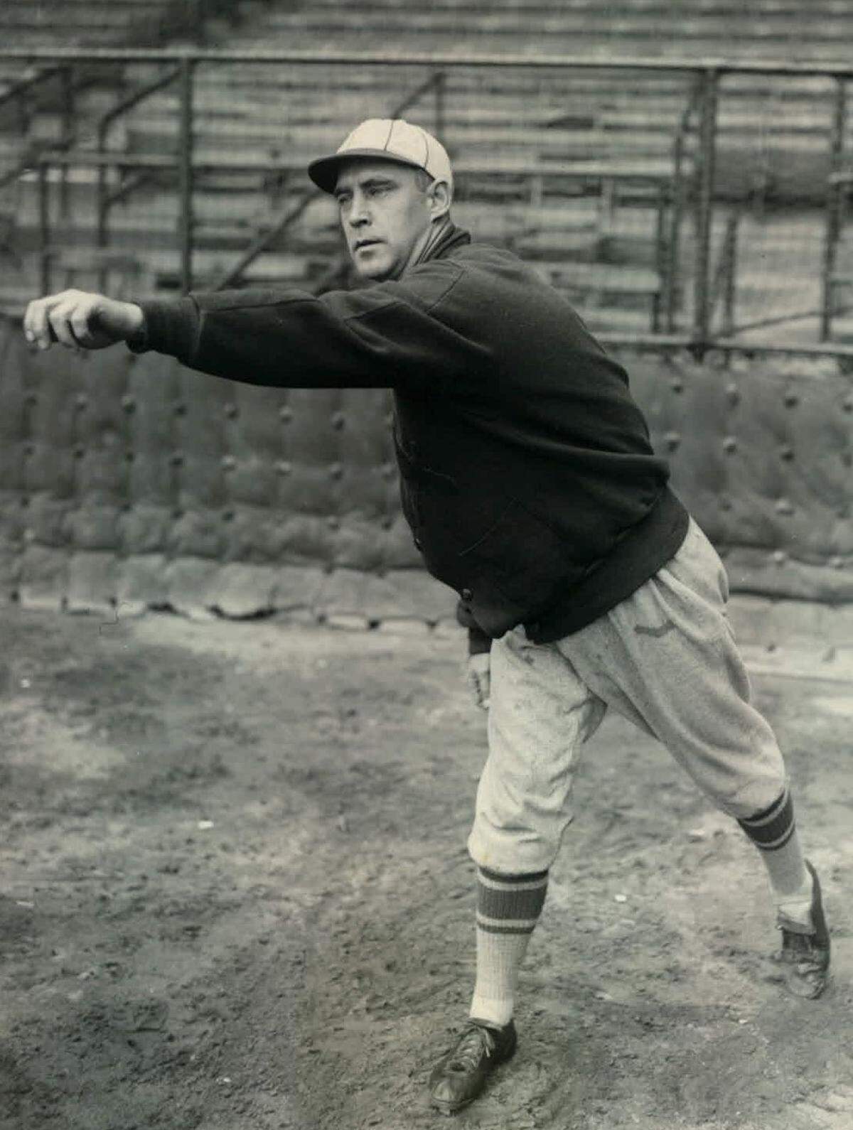 Bill Sherdel warms up for the St. Louis Cardinals.
