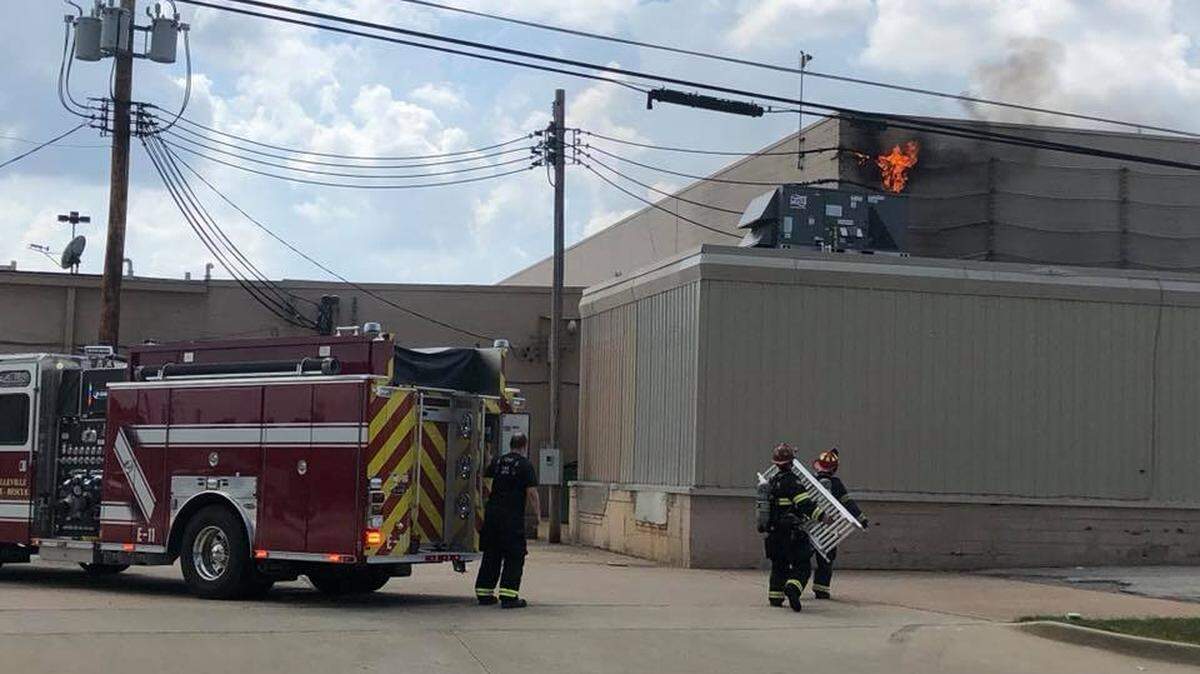Firefighters extinguished a fire at a Belleville Club Fitness on Saturday afternoon.