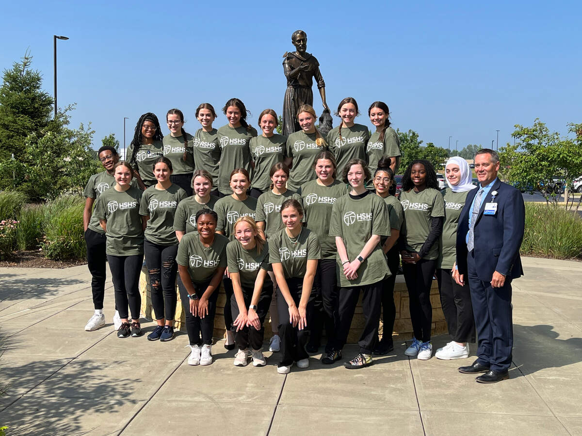 Students from area high schools, including Belleville East, Belleville West, O’Fallon Township, Highland, Civic Memorial, Althoff Catholic and First Baptist Academy, participated in a Healthcare Bootcamp at HSHS St. Elizabeth’s Hospital. The first-time event was offered to juniors and seniors interested in the health care field and provided a hands-on look into various health care roles and an opportunity to network with clinical professionals.