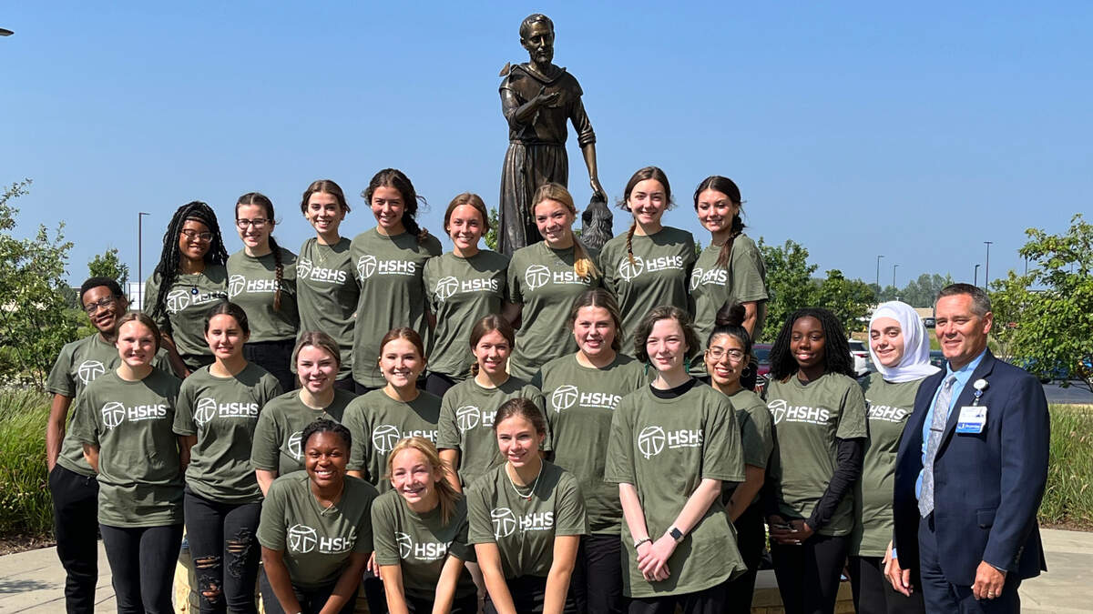 Students from area high schools, including Belleville East, Belleville West, O’Fallon Township, Highland, Civic Memorial, Althoff Catholic and First Baptist Academy, participated in a Healthcare Bootcamp at HSHS St. Elizabeth’s Hospital. The first-time event was offered to juniors and seniors interested in the health care field and provided a hands-on look into various health care roles and an opportunity to network with clinical professionals.