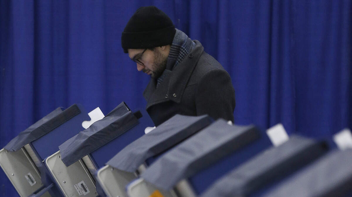 A voter casts his ballot in the 2018 Illinois primary.