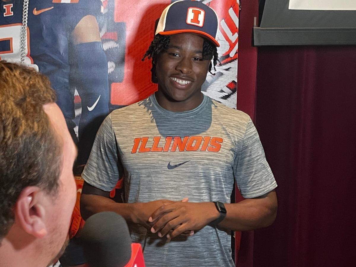 Nick Hankins Jr. announced Thursday he intends to attend the University of Illinois to play football.