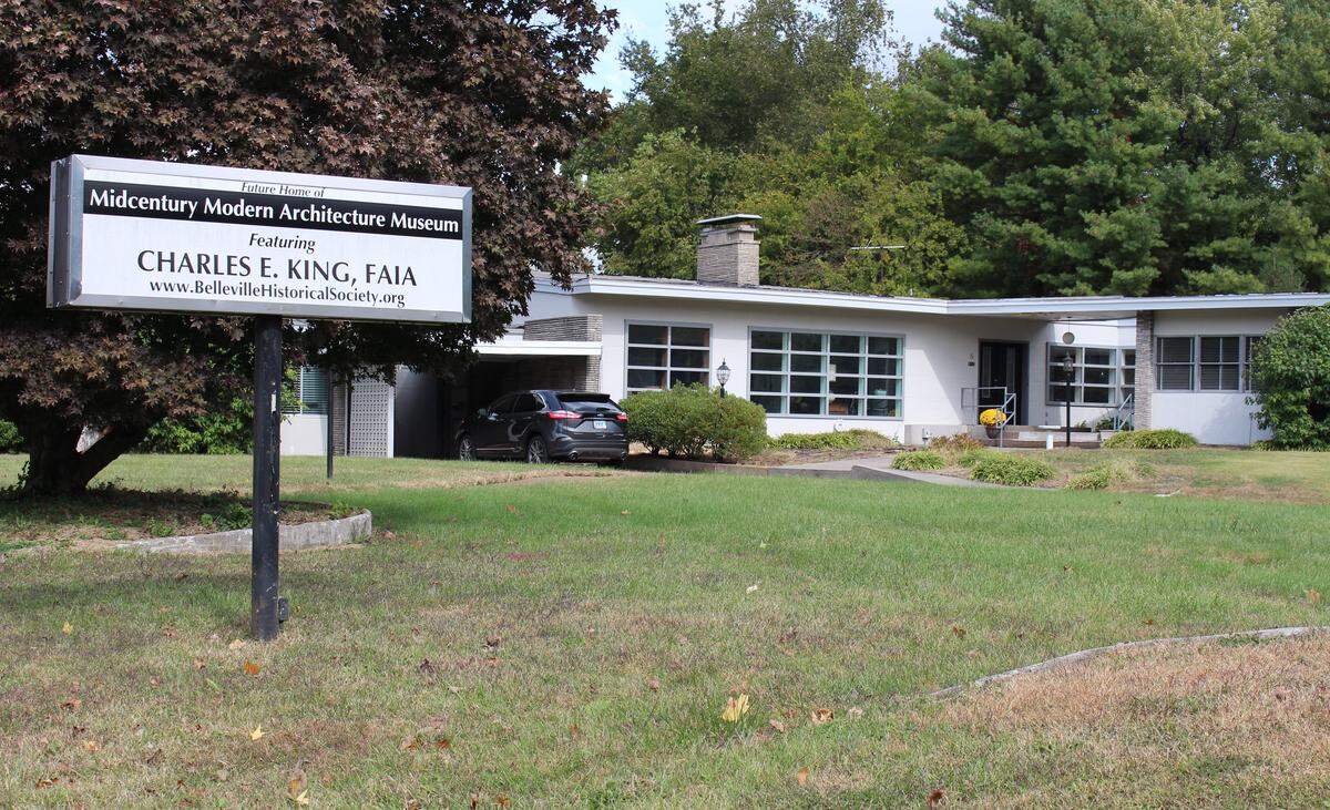Belleville Historical Society operates the Museum of Mid-Century Modern Architecture in the old Blazier House on Oak Knoll Place. It was designed by Belleville architect Charles King and built in 1952.