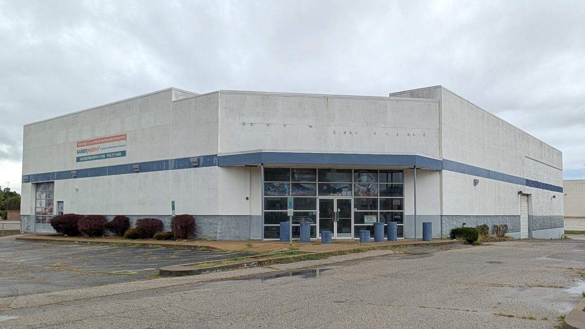 Former Sears Automotive building, 317 Lincoln Highway, Fairview Heights