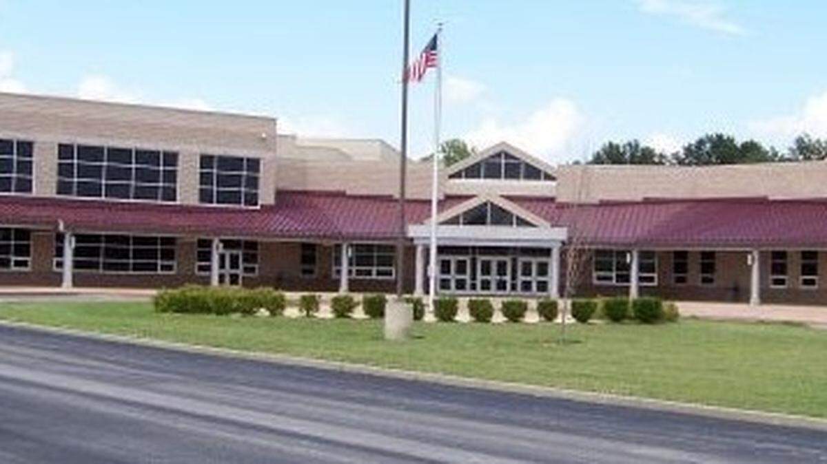 Central Junior High School is one of 11 schools and attendance centers in Belleville School District 118.