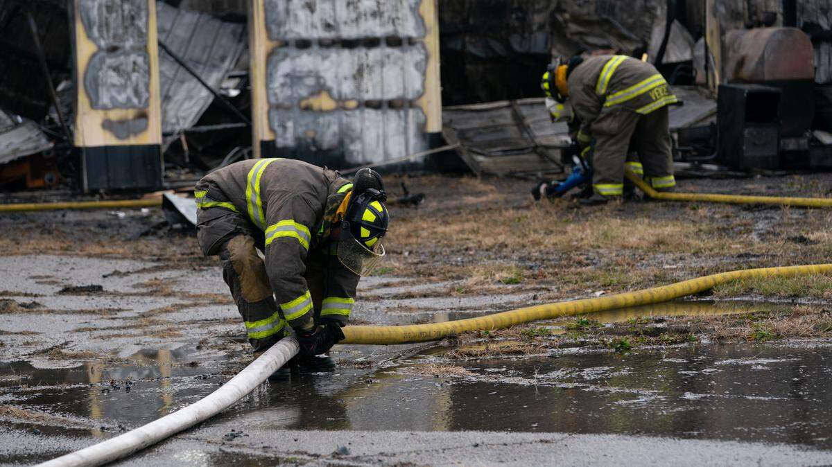 Venice firefighters battle a construction fire in the 1500 block of Madison, Ill. on Dec. 15, 2023. Authorities on scene said the event occurred around 6:15 a.m. and reported no serious injuries.