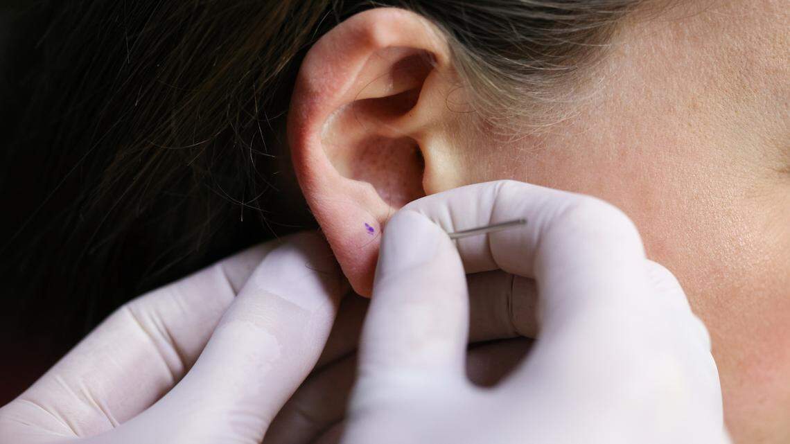 At what age can you get a tattoo, piercings in IL? When the law requires parental consent
