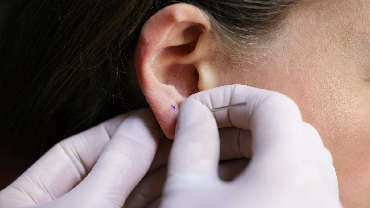 At what age can Illinois residents get tattoos or piercings? Does parental consent suffice for minors? Here’s what state law says.