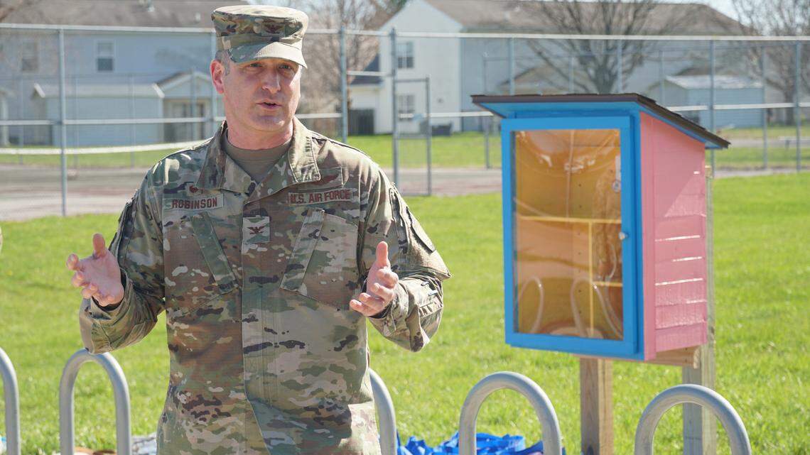 Scott Air Force Base says goodbye to its commander and welcomes his successor