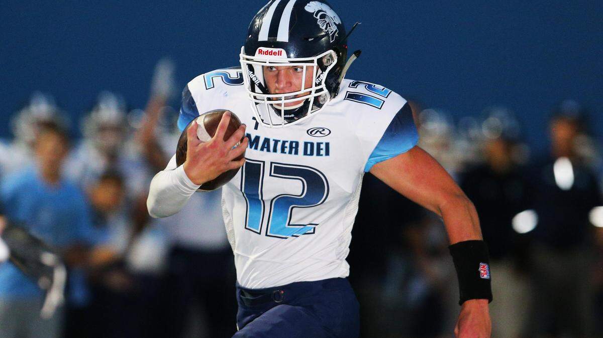 Mater Dei’s Travis Jasper passed for 234 yards and a touchdown in a class 4A playoff game Saturday, but the Knights fell to Effingham 21-6.