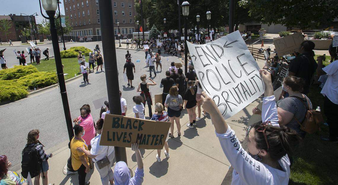 A peaceful protest and march was held in Belleville over the death of George Floyd in Minneapolis. Protesters marched from North End Park to the square in Downtown Belleville where they protested for several hours. Protests have been ongoing across the country and locally in the wake of Floyd’s death.