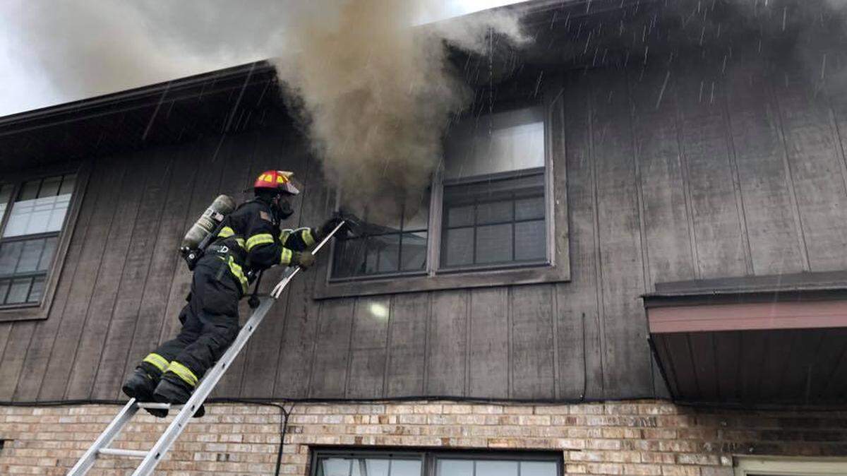 Belleville firefighters battled a fire inside of an apartment at Pheasant Wood Drive on Sunday.