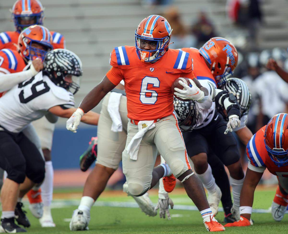 November 9, 2024 - East St. Louis Il, - East St. Louis TaRyan Martin (6) carries the ball during SaturdayÕs IHSA 6A, second round game between East St.Louis and Normal West. The FlyersÕ 48-0 win advances them to the quarter round game where they will face Chatham (Glenwood). [Photo: Chris Johns]
