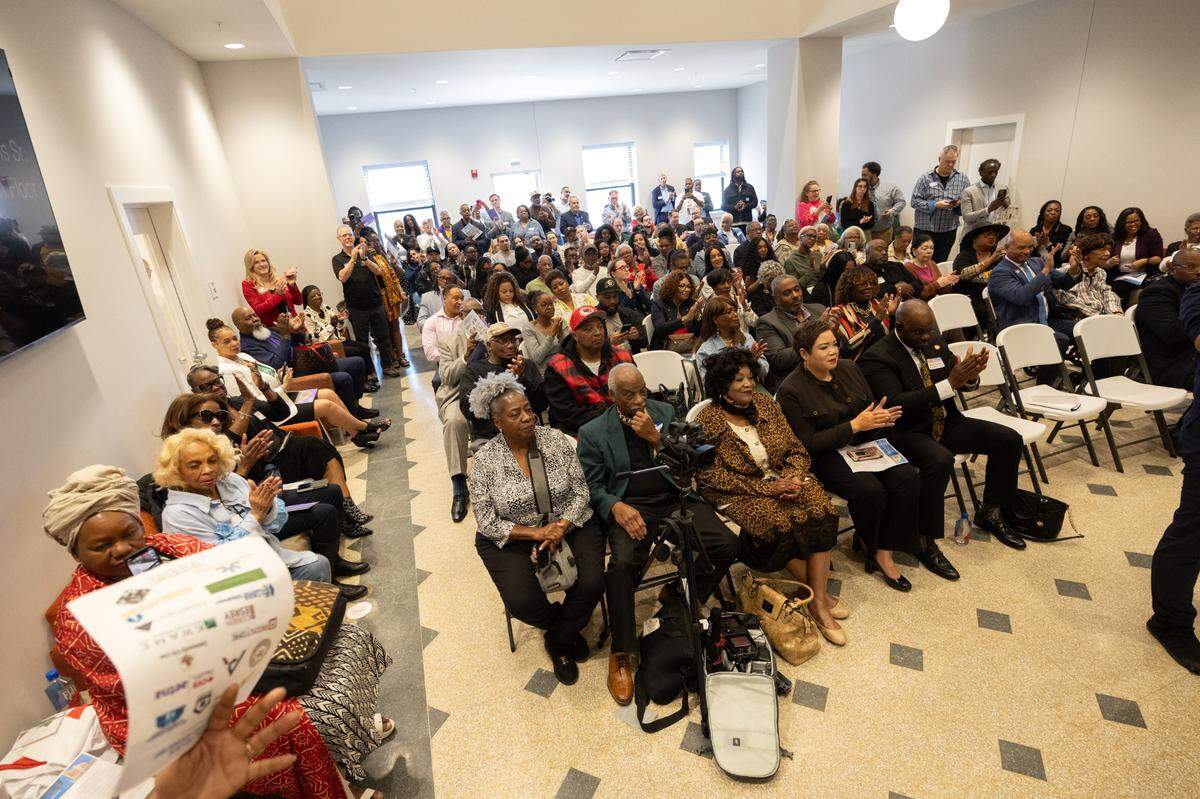 Hundreds of locals, legislators and community leaders flooded the New Broadview in East St. Louis for the building’s grand opening on March 28. Among them included mayors, former mayors, state representatives, healthcare CEOs and poet laureates.