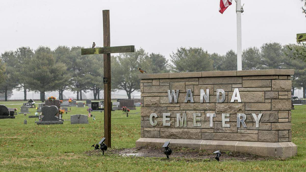 South Roxana authorities are investigating possible fraud at Wanda Cemetery amid allegations that the cemetery has double-sold plots.