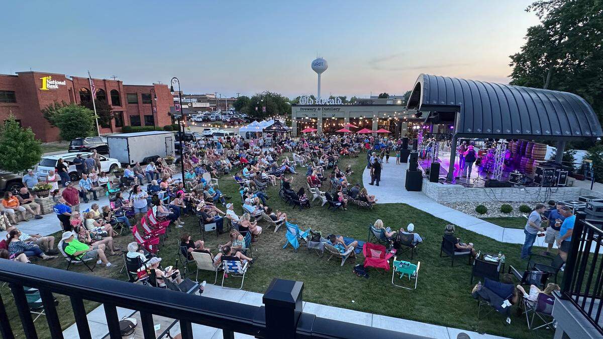2023 concert at Old Herald Brewery & Distillery in Collinsville.