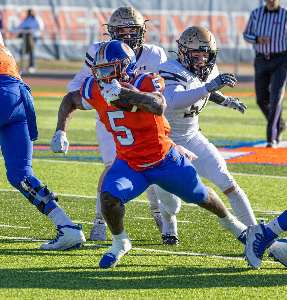 East St. Louis’ Larevious Woods (5) runs the ball during the Flyers’ Class 6A semifinal win over Oak Lawn Saturday.
