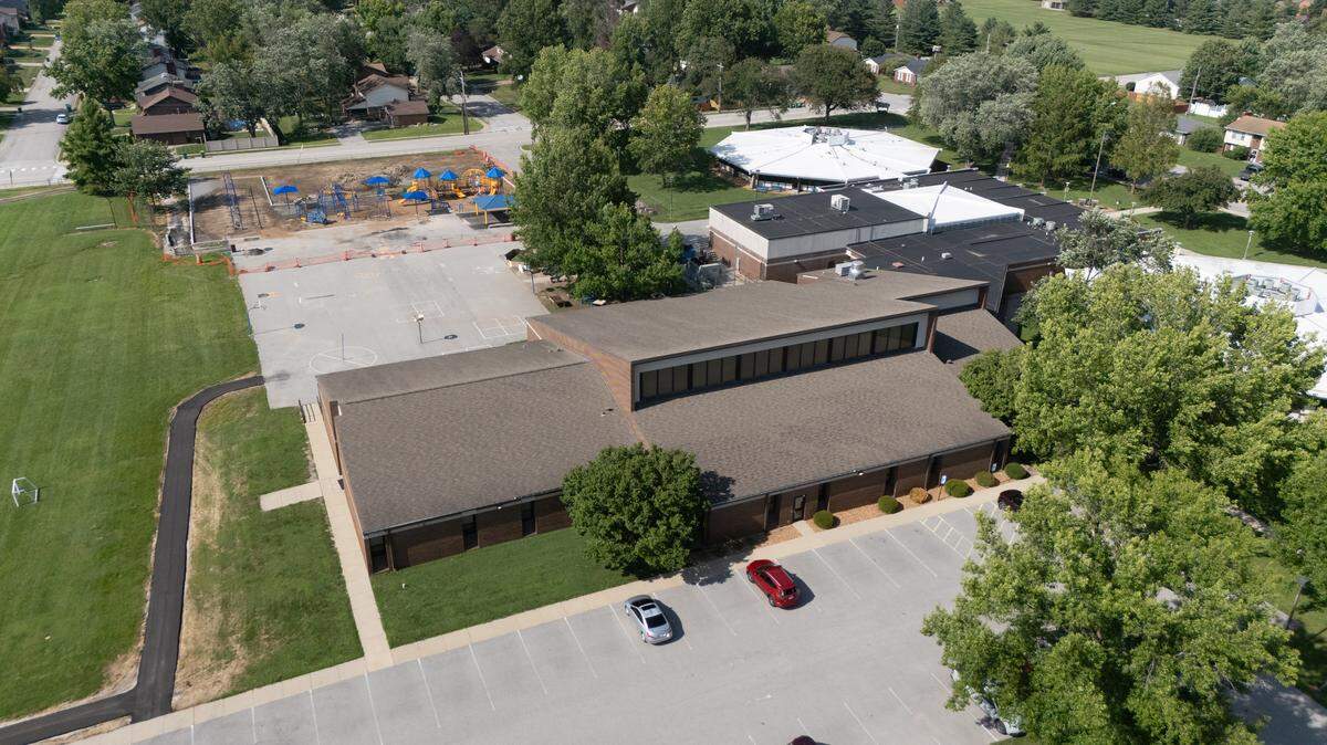 This drone photograph shows Estelle Kampmeyer Elementary School in O’Fallon District 90, one of the Illinois school districts under an investigation in a U.S. Department of Justice “gender ideology” probe.
