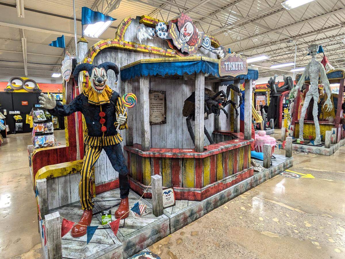 A scary circus-themed display at Spirit Halloween in Granite City