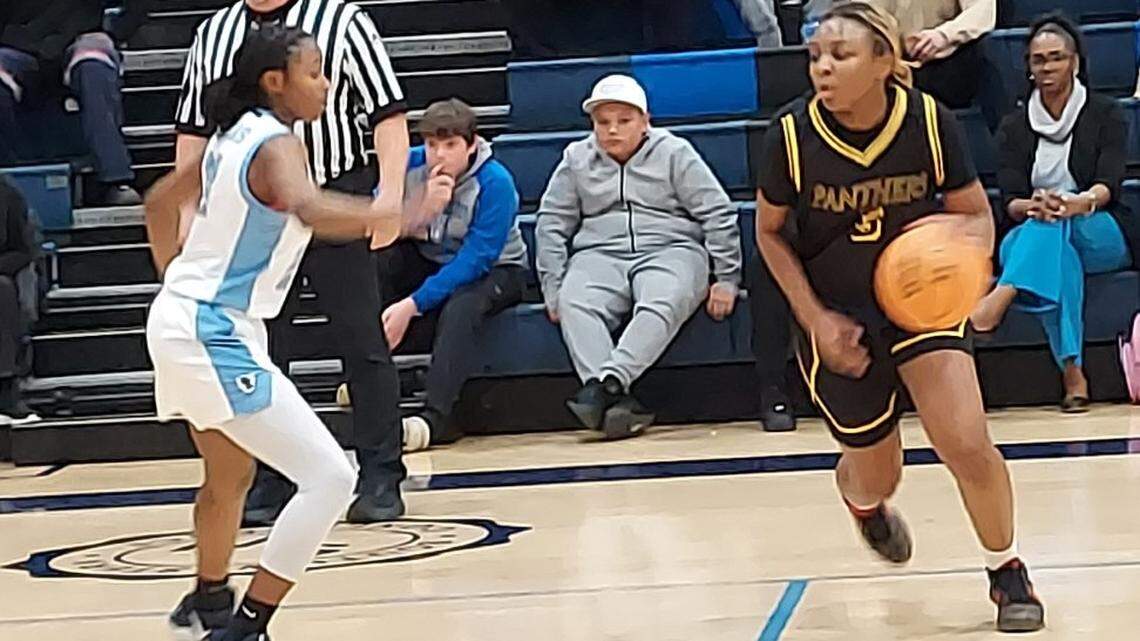 Gray’s clutch shot lifts surging Belleville East girls to win over O’Fallon