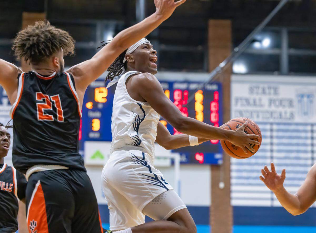 Bellevillle East’s Jordan Pickett goes to the basket during Friday night’s Southwestern Conference game against Edwardsville. The Lancers ultimately posted a 57-47 victory.