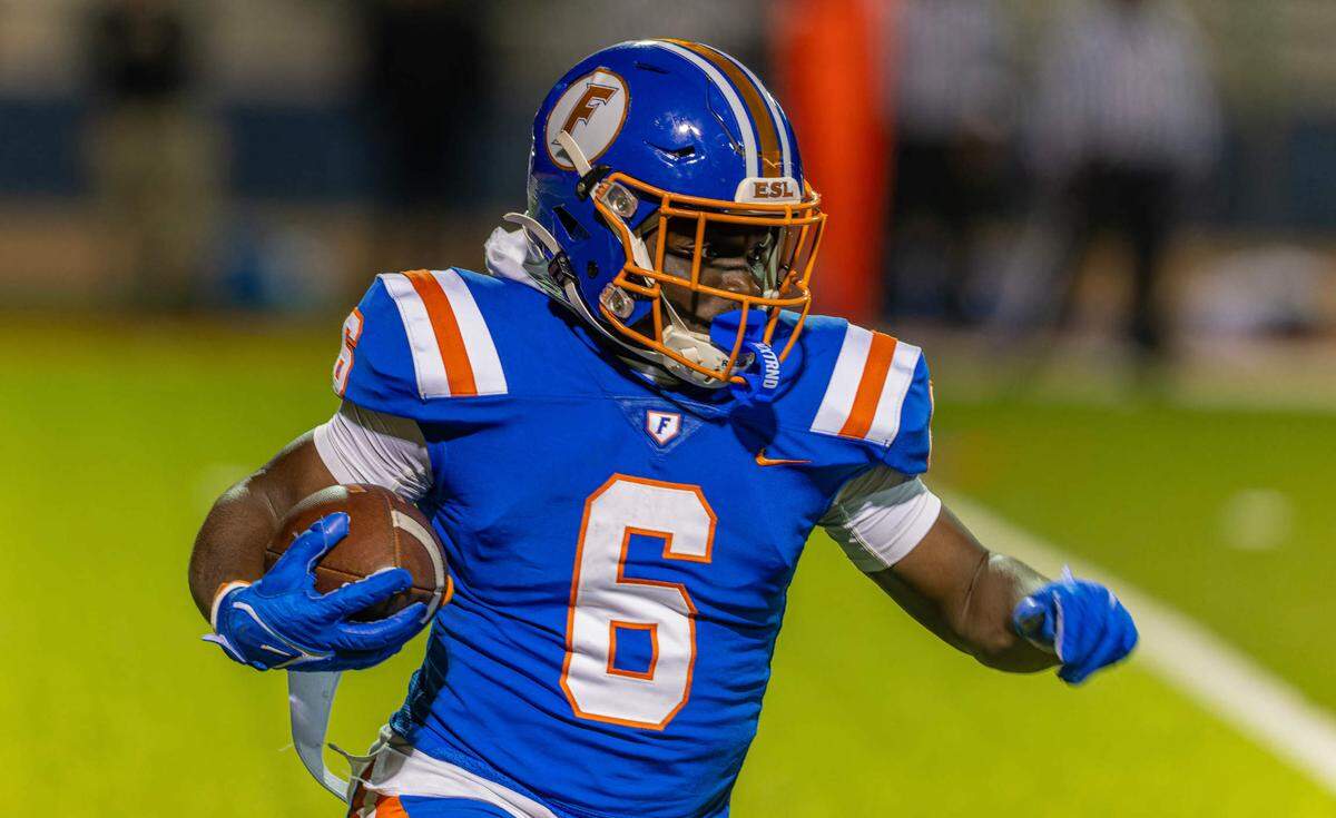 The Flyers' TaRyan Martin (6) runs against IMG Academy at Clyde Jordan Stadium Friday.