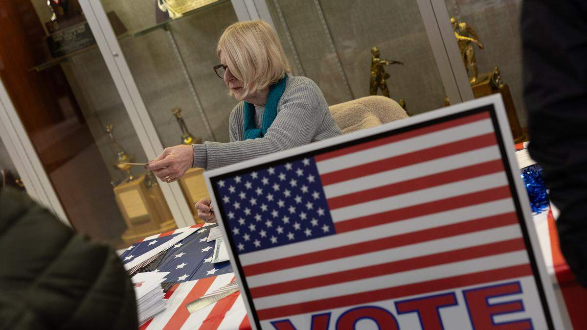 St. Clair County League of Women Voters member Dara Voss helps a new citizen register to vote after a recent naturalization ceremony at Belleville West in this file photo. Here’s what to know about voting early in St. Clair County before the Tuesday, March 17 election.