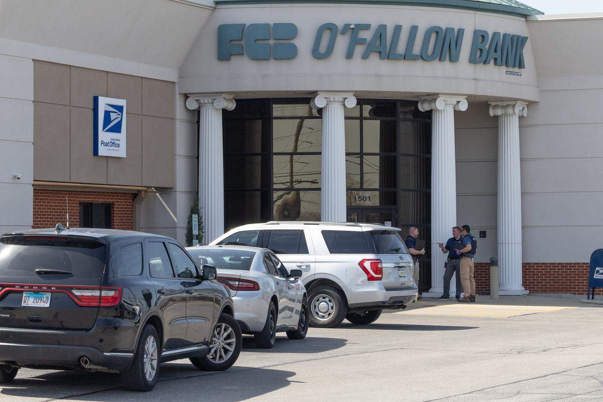 Police officers convene outside of FCB Bank in O’Fallon, where a robbery occurred on March 20 around 11:15 a.m.